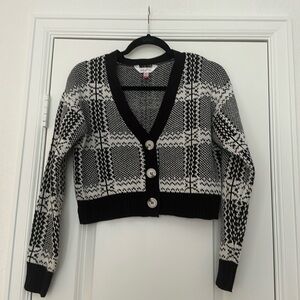 black and white V-neck sweater!